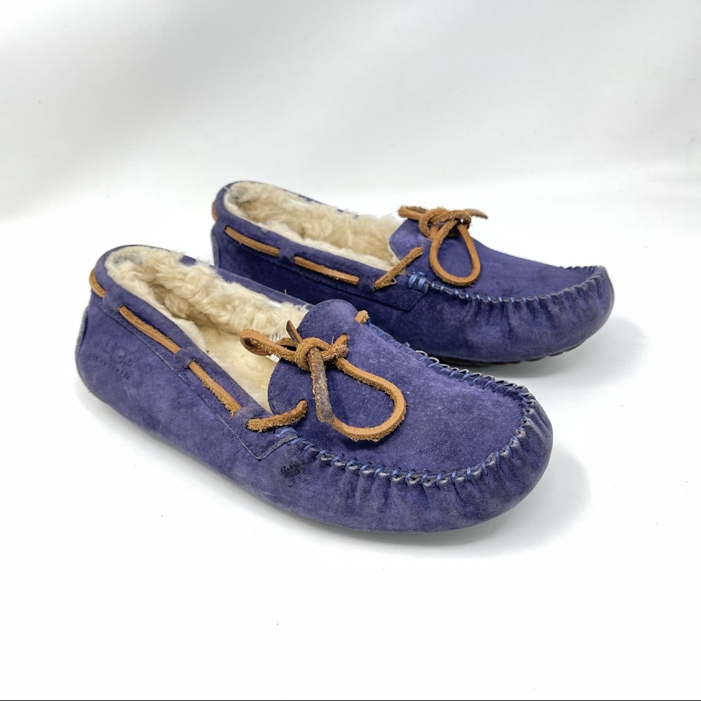 UGG WOMEN’S DAKOTA WOOL- lined suede slippers . Purple brown lace size 7